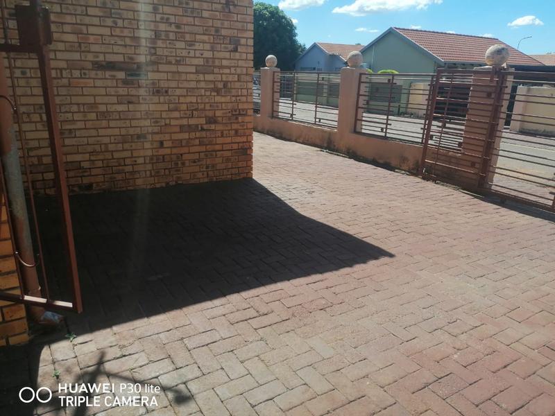 To Let 3 Bedroom Property for Rent in Geelhoutpark North West